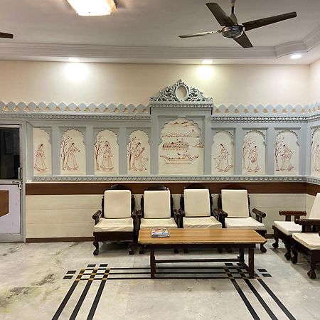 אודייפור Hotel Damanis מראה חיצוני תמונה