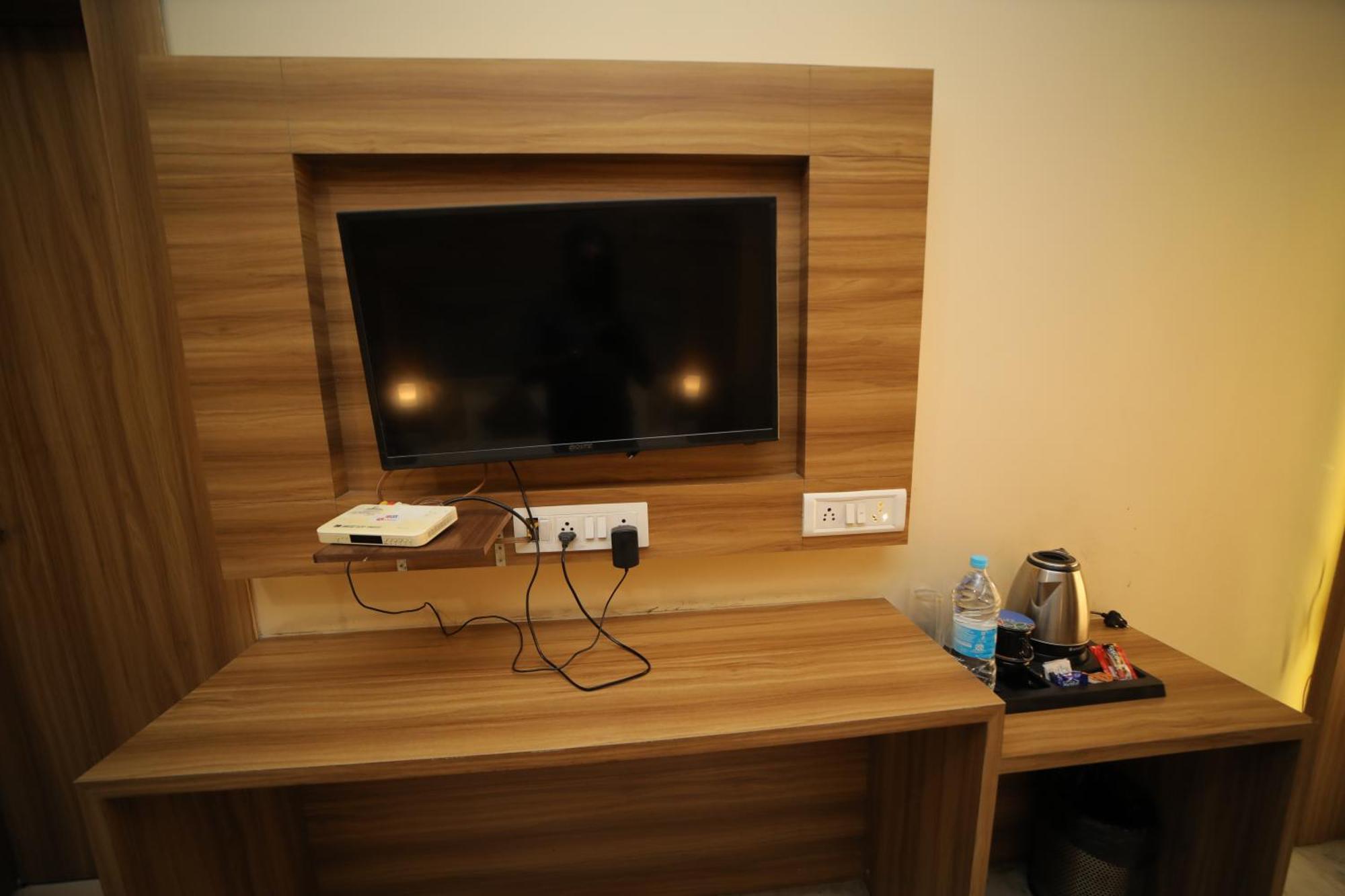 אודייפור Hotel Damanis מראה חיצוני תמונה