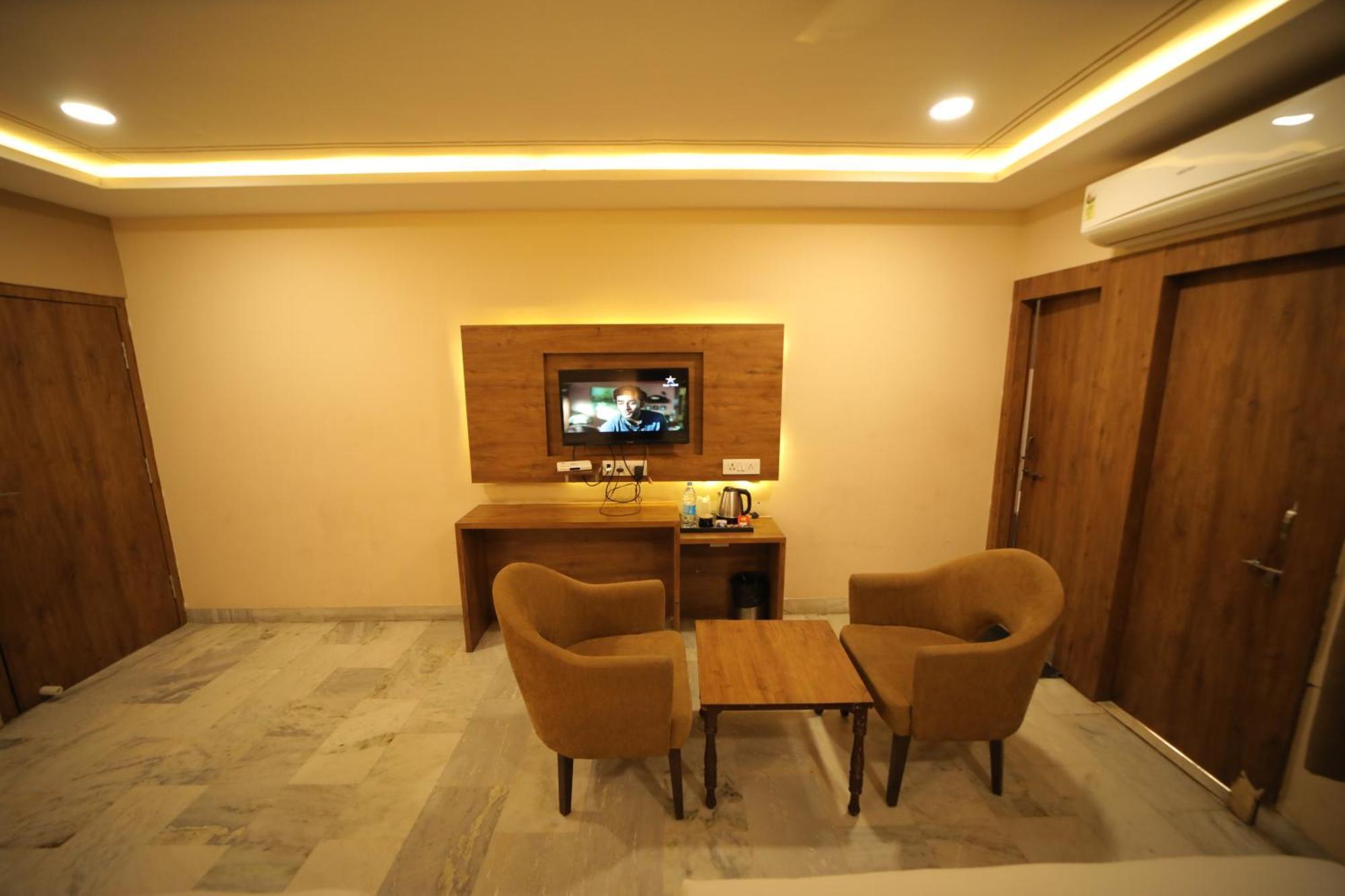 אודייפור Hotel Damanis מראה חיצוני תמונה