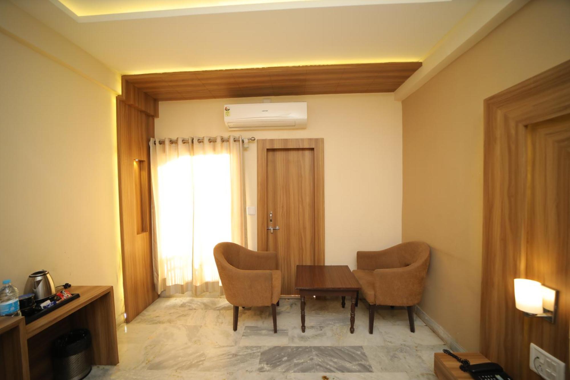 אודייפור Hotel Damanis מראה חיצוני תמונה