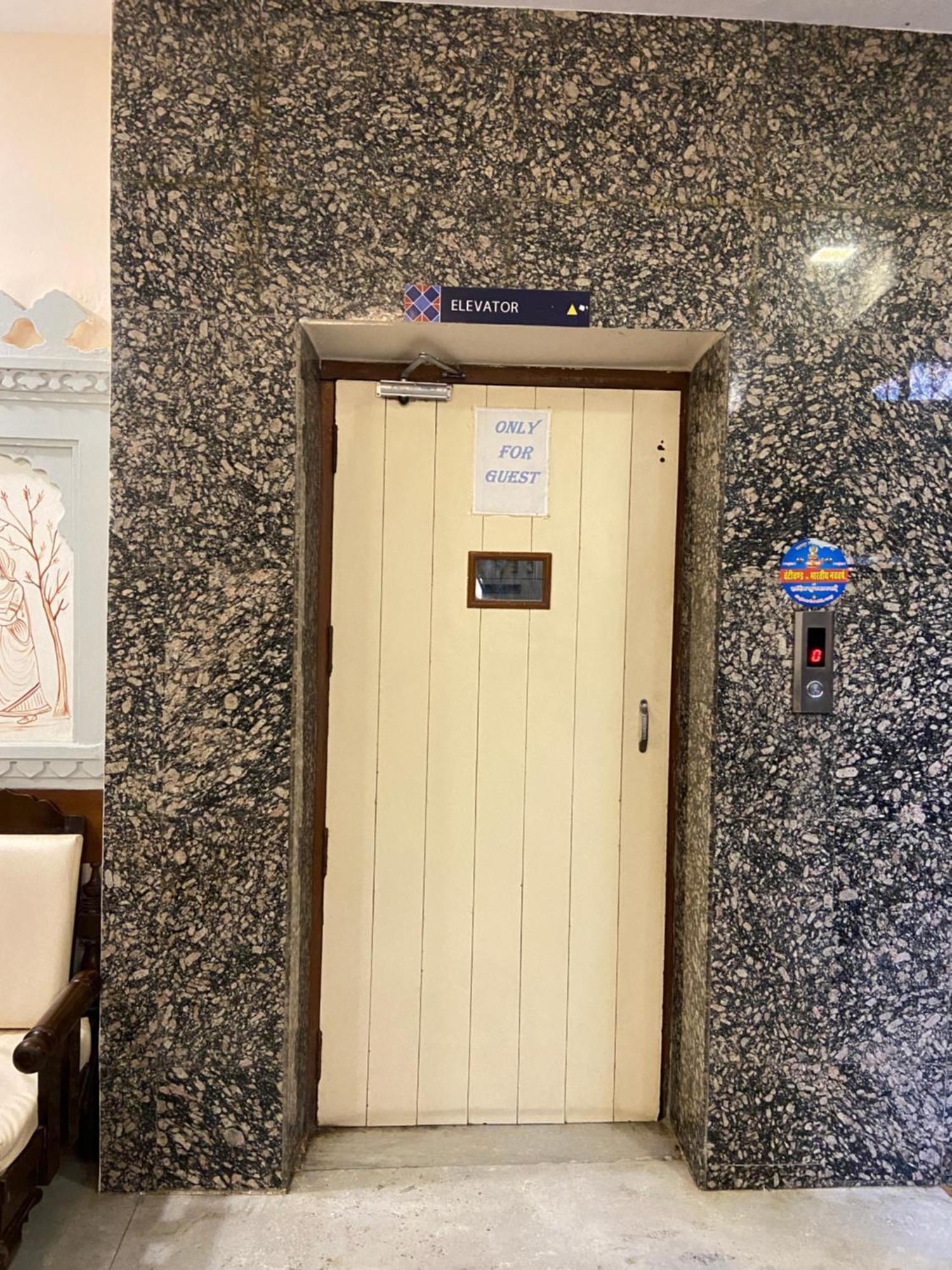 אודייפור Hotel Damanis מראה חיצוני תמונה