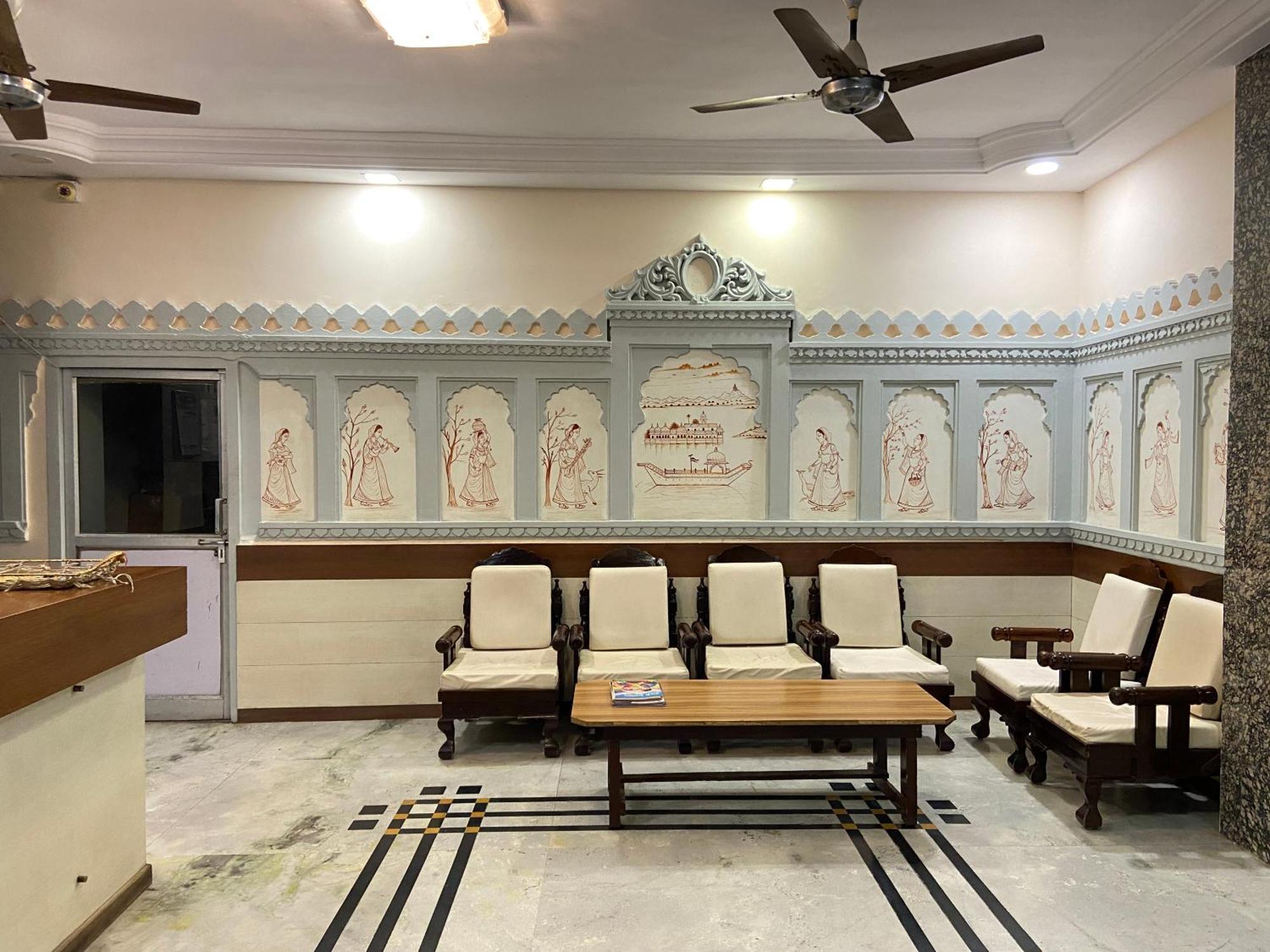 אודייפור Hotel Damanis מראה חיצוני תמונה