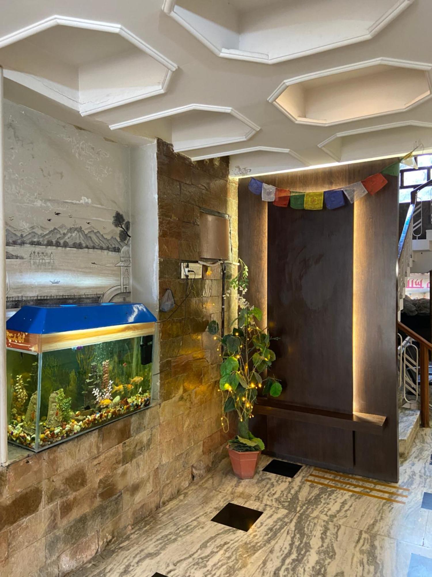 אודייפור Hotel Damanis מראה חיצוני תמונה