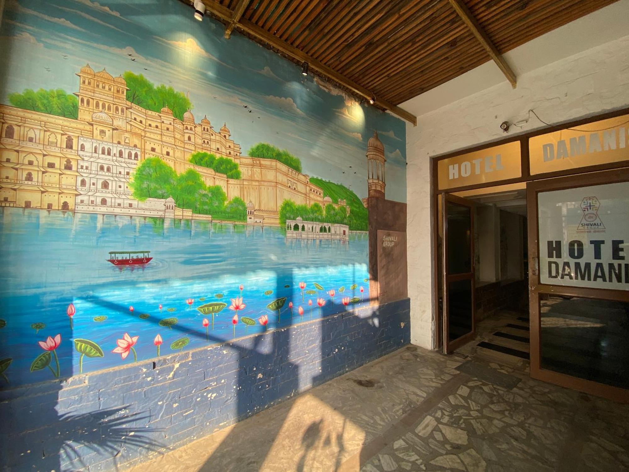 אודייפור Hotel Damanis מראה חיצוני תמונה