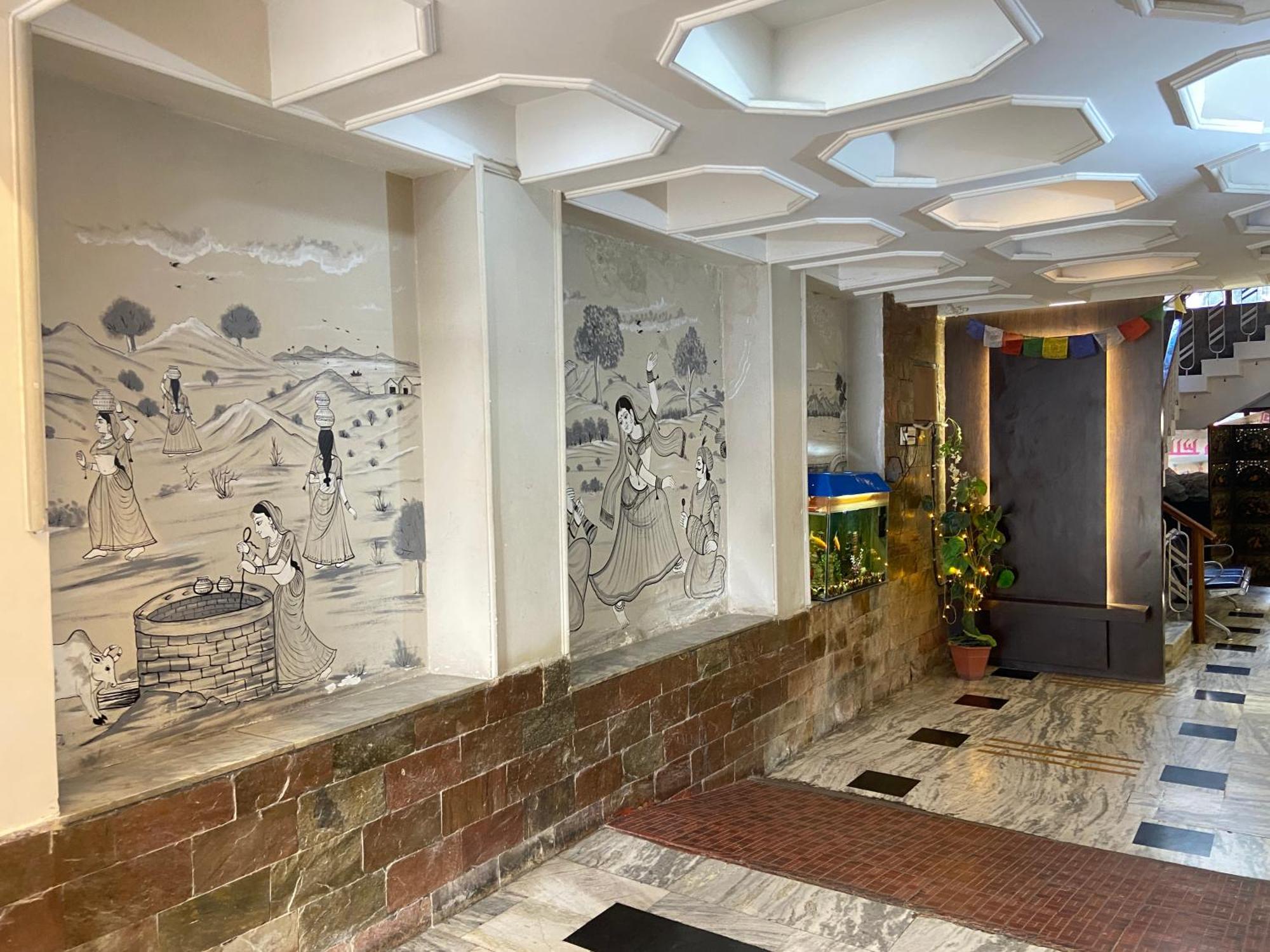 אודייפור Hotel Damanis מראה חיצוני תמונה