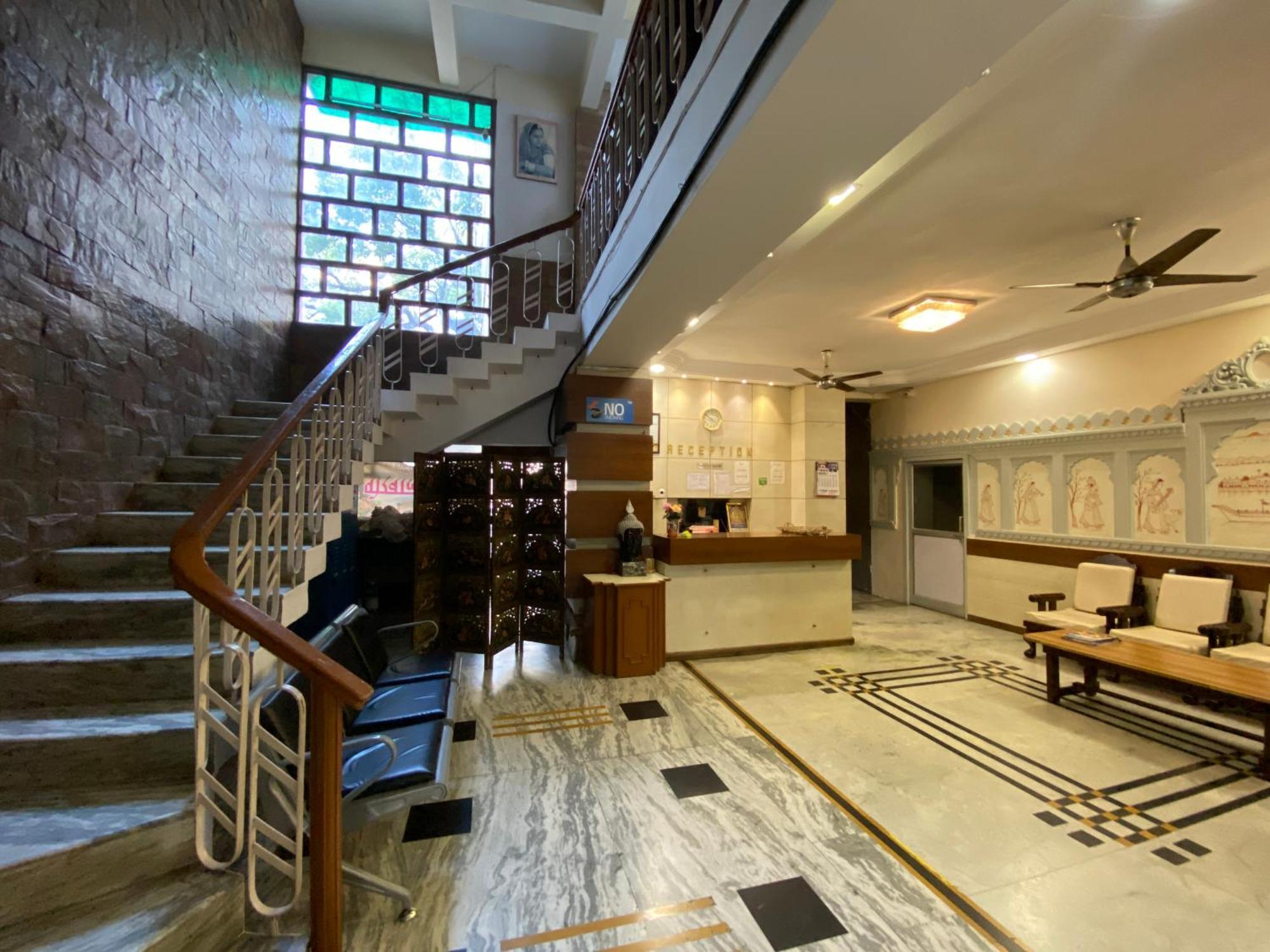 אודייפור Hotel Damanis מראה חיצוני תמונה