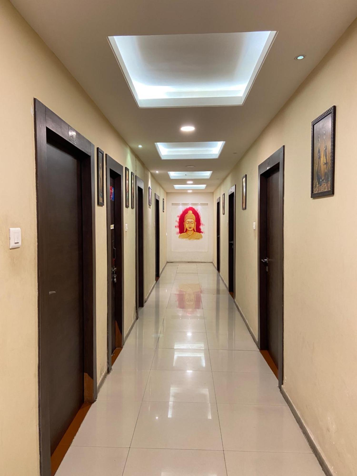 אודייפור Hotel Damanis מראה חיצוני תמונה